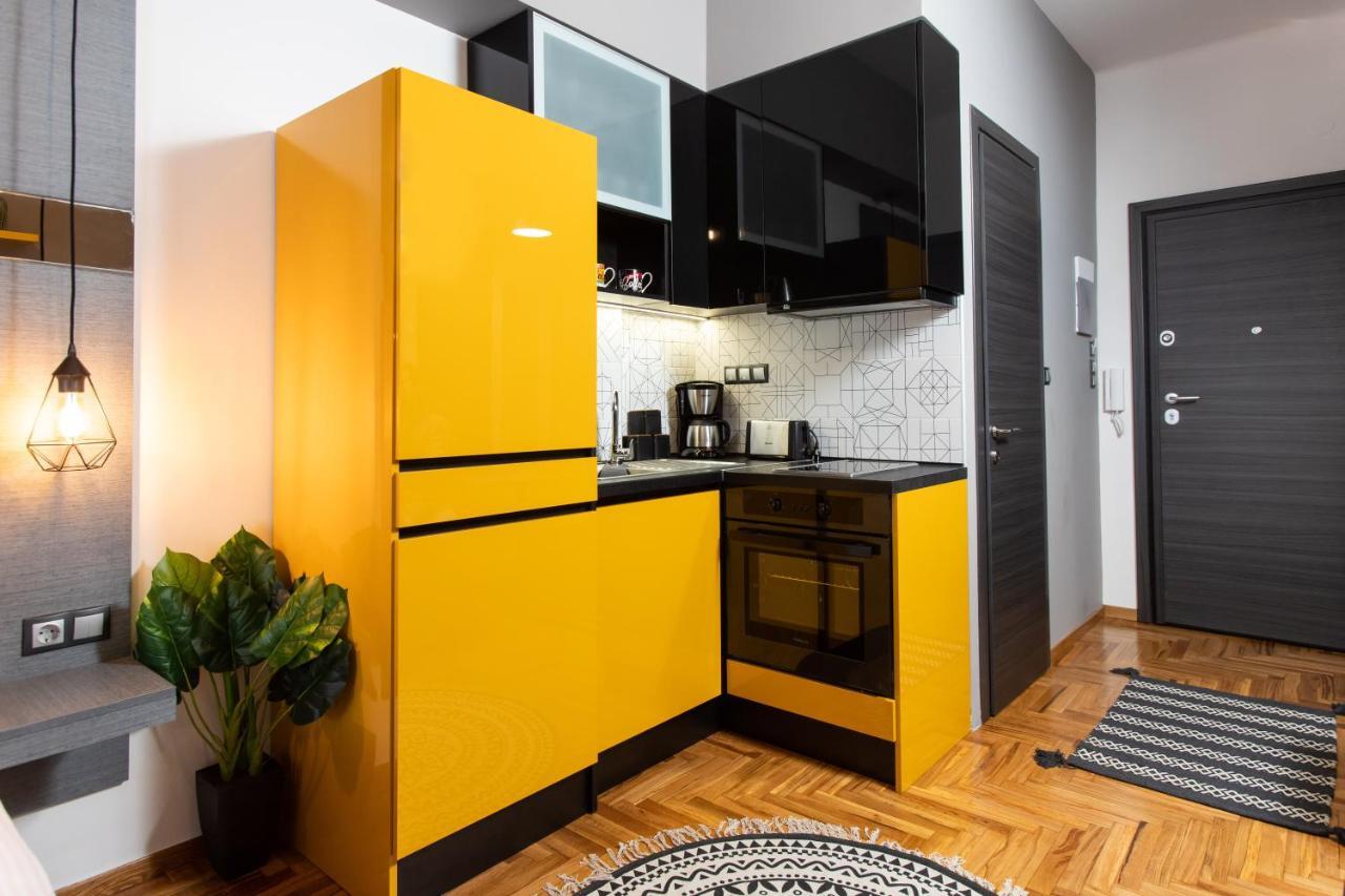 Downtown Luxury Boutique Suites : The Yellow Suite Thessaloniki Buitenkant foto